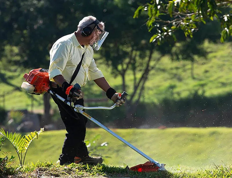 Carregue imagem no visualizador da galeriaRoçadeira 131R - Husqvarna
